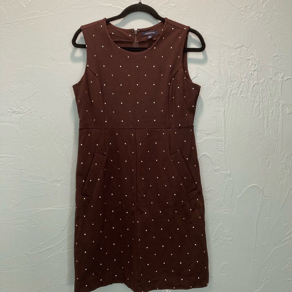 Lands End-it has pockets
10P
Brown w white/tan polka dots